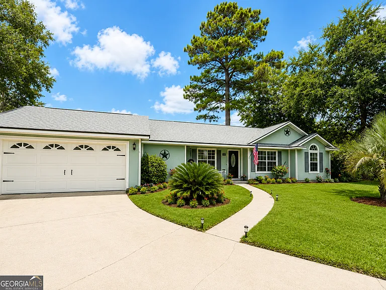 102 Summer Dr — Photo 2