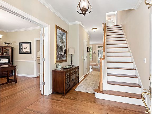 5th image of 108 Saw Timber Dr