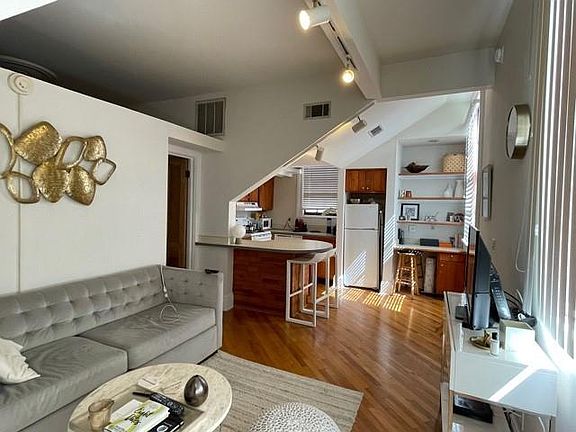 4th image of 3102 Saint Charles Ave APT 5