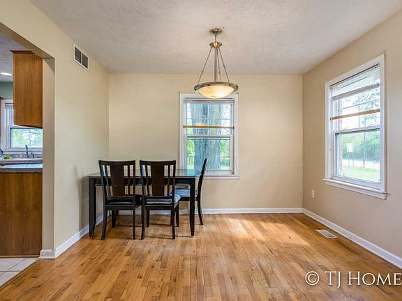 3rd image of 1283 E 16th St