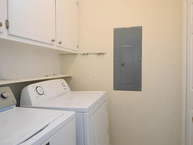 2325 Vineyard Dr #C3 — Photo 10