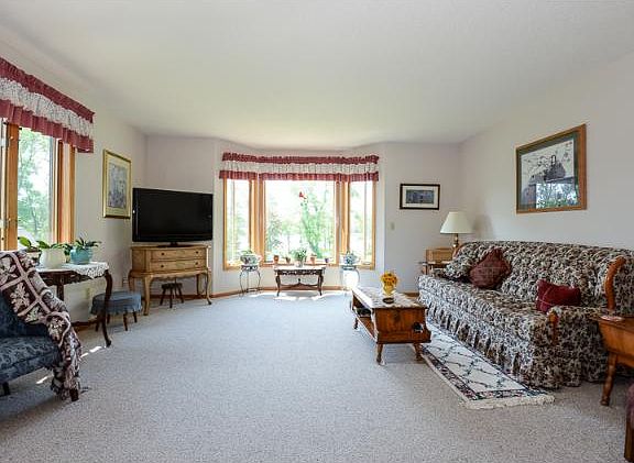 3rd image of 49638 Alpine Ave N
