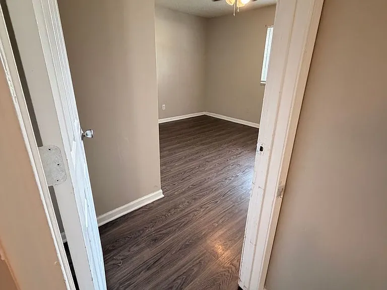 440 E Madison St — Photo 8