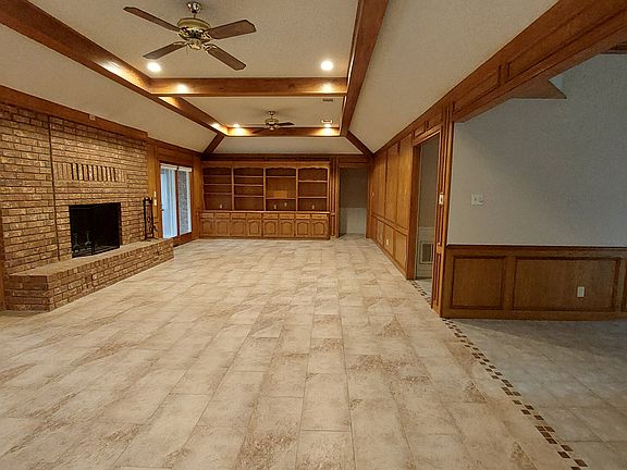 3rd image of 1816 Hollybrook Dr