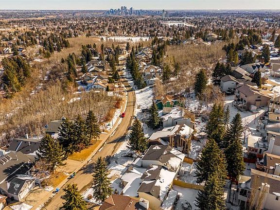 2nd image of 131 NE Stratton Cres SW