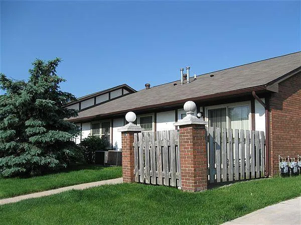 Private patio with privacy fence: Ranch Series