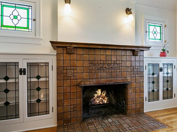 4th image of 1133 N Holliston Ave