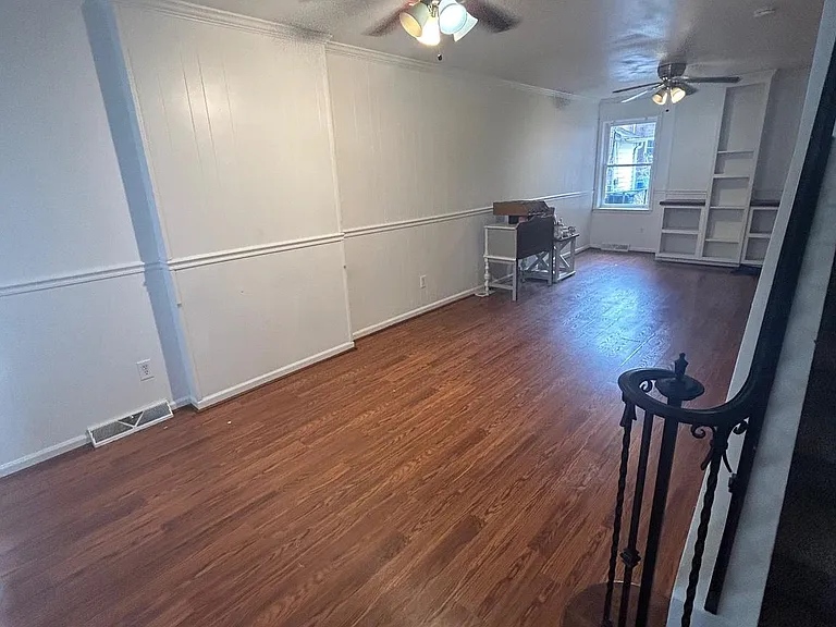 30 Amboy Ave — Photo 4