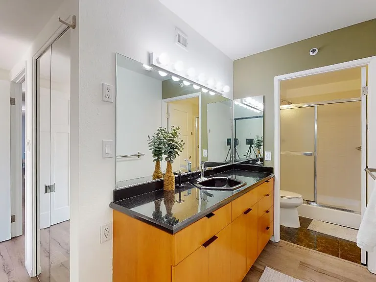 600 W 9th St #914 — Photo 25