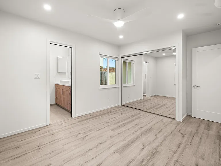 103 W Calle Crespis #C — Photo 9