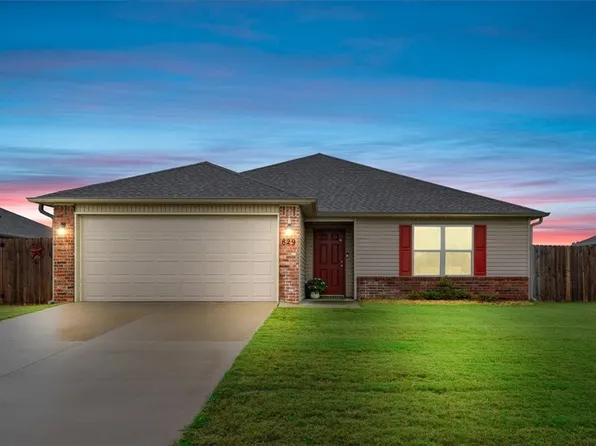 829 S Katlyn Dr, Siloam Springs, AR 72761
