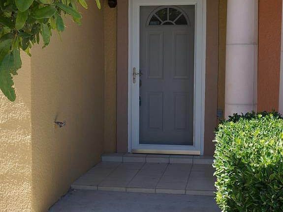 2nd image of 3150 Yarbrough Dr #E2