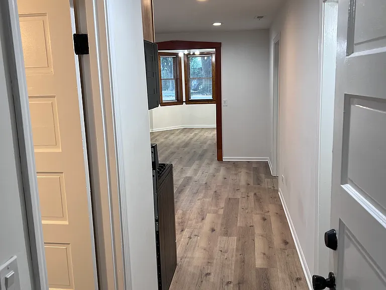 2704 W Melrose St — Photo 5