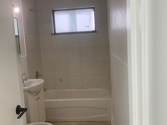 3rd image of 1092 Fennell Ave E #1