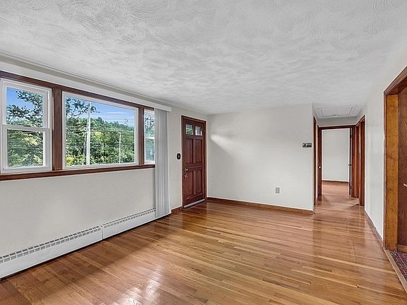 4th image of 920 Shawsheen St