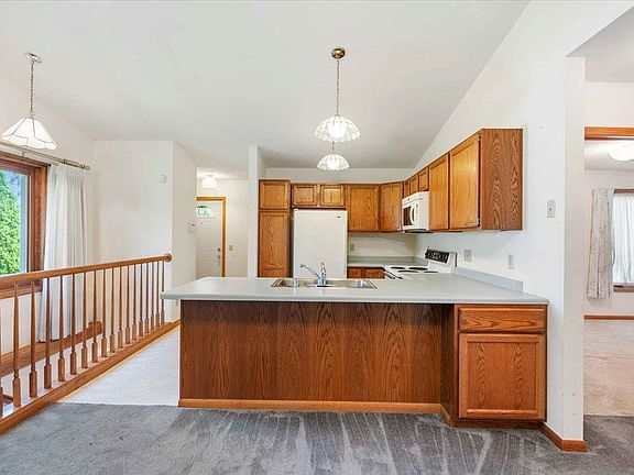 2nd image of 212 White Tail Dr