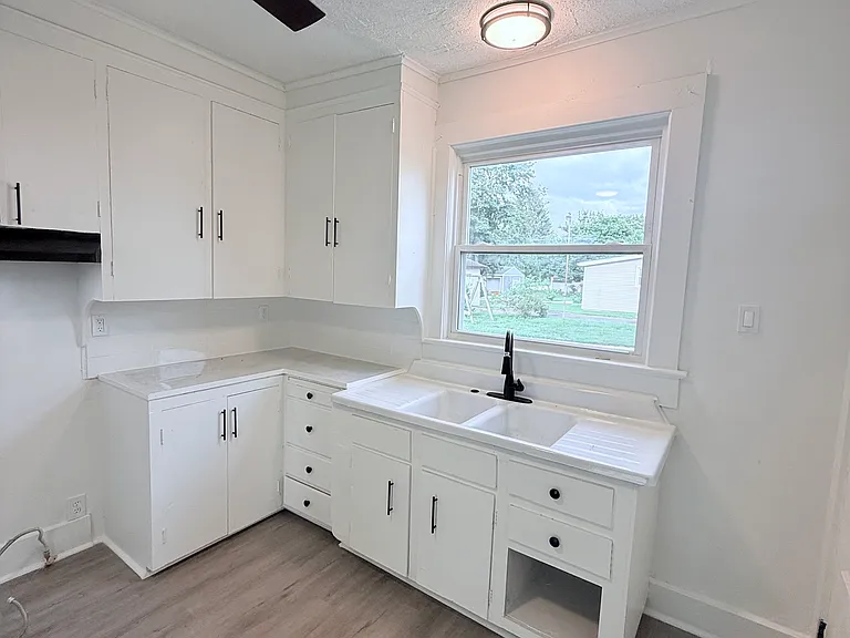 418 Sumner Ave — Photo 6