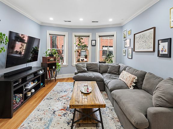 4th image of 1427 W Elmdale Ave APT 2A