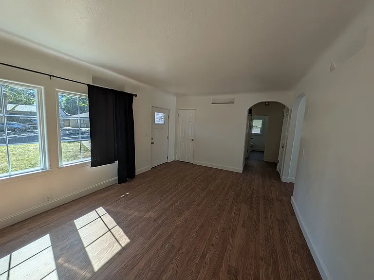 604 Loma St — Photo 7