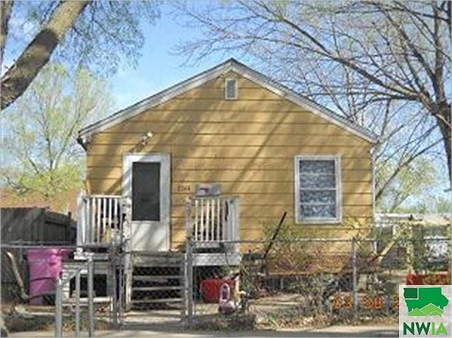 1st image of 2244 Roosevelt St