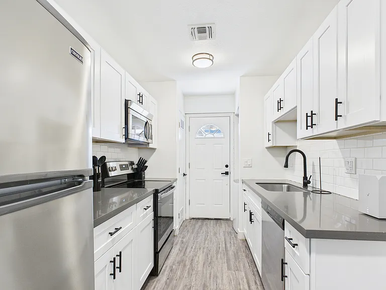 4625 N 73rd St #1002 — Photo 14