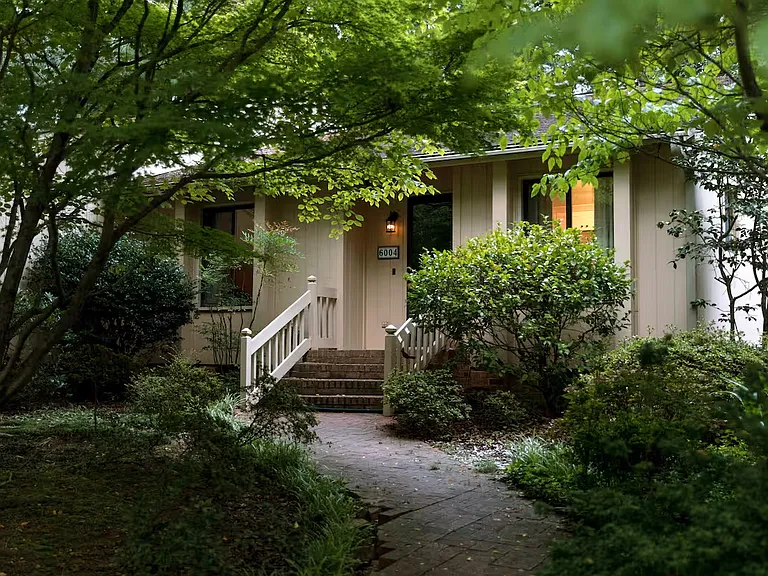6004 Applewood Ln — Photo 1