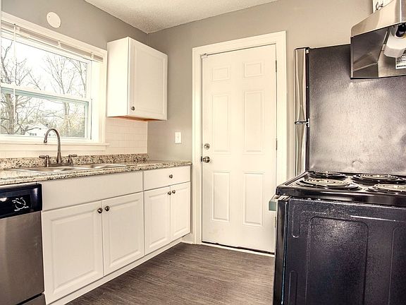 5th image of 2119 E 73rd St