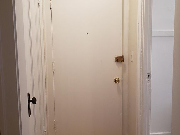 4th image of 4226 N Clark St #24-2