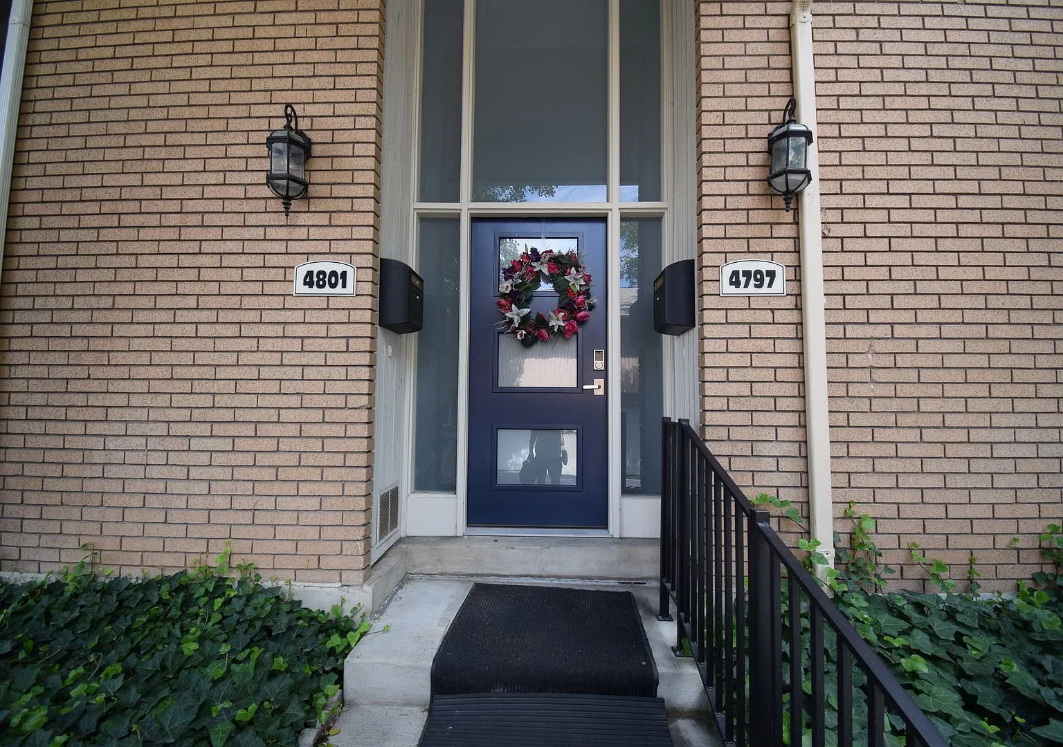 Great 4 Bed 2 Bath Townhome in Holladay — Photo 2