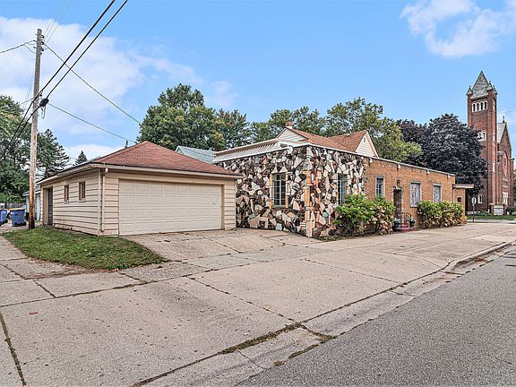 4th image of 1401 Quarry Ave NW
