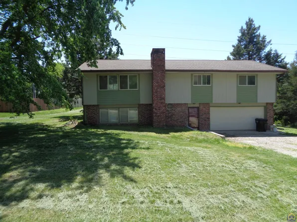 6831 SW 40th St, Topeka, KS 66610