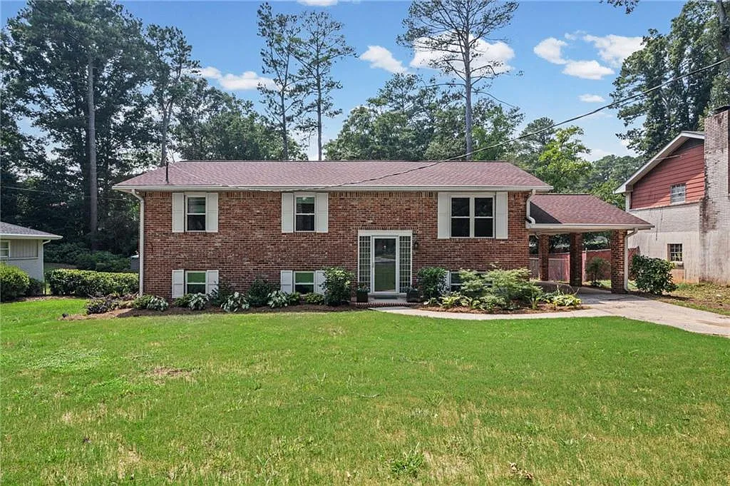 4 bed, 2.0 bath, 2160 sqft, $2,650 — Photo 2