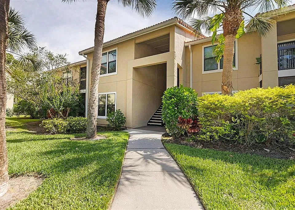 2 bed, 900 sqft, $1,795 — Photo 3