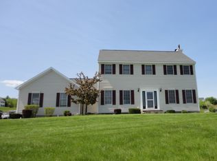 4 Edinburgh Dr, East Schodack, NY 12063