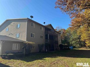 3820 Creek Hill Dr #11, Bettendorf, IA 52722