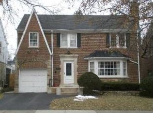 3245 Hartzell St, Evanston, IL 60201