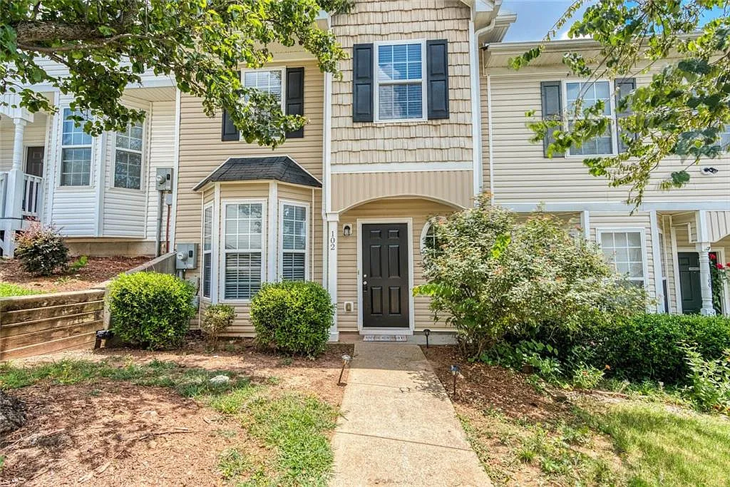 2 bed, 2.0 bath, 1403 sqft, $1,650 — Photo 1