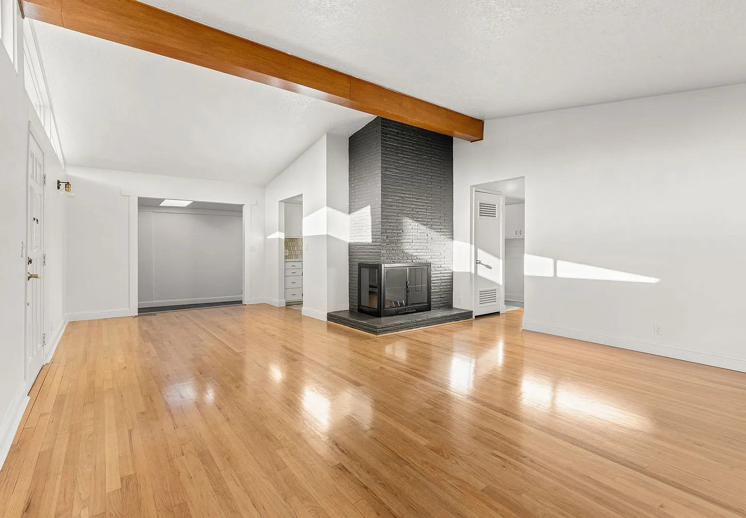 3 bed, 2.0 bath, 1430 sqft, $2,850 — Photo 1