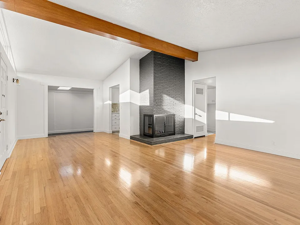 2637 NE 138th Pl