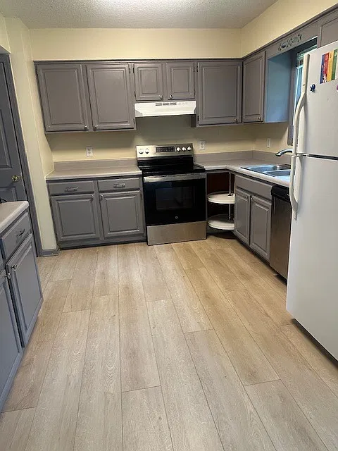 3 bed, 1500 sqft, $2,100 — Photo 2
