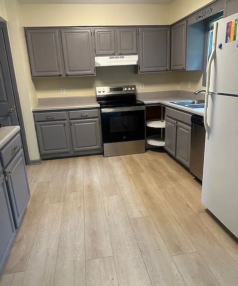 Kitchen - fridge not included