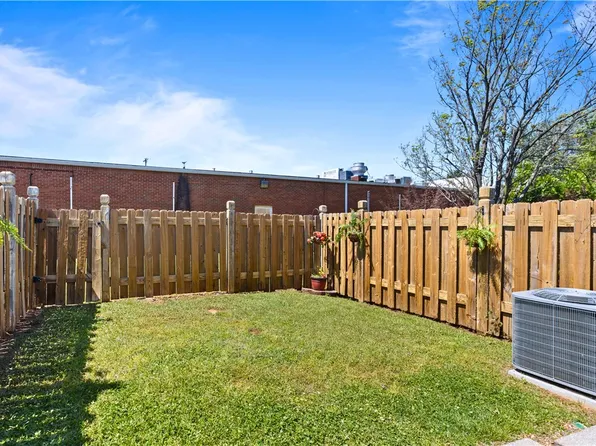 2003 Executive Park Dr APT 108, Opelika, AL 36801
