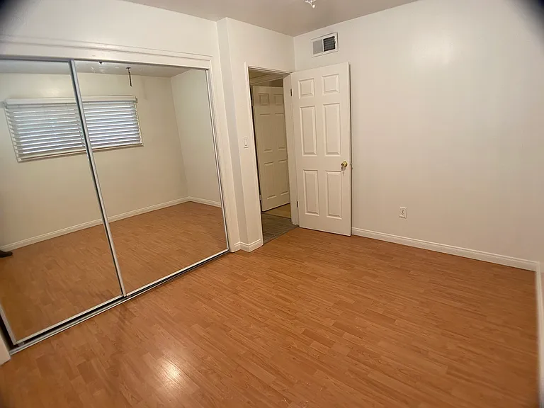 3655 Mount Vernon Ave — Photo 10