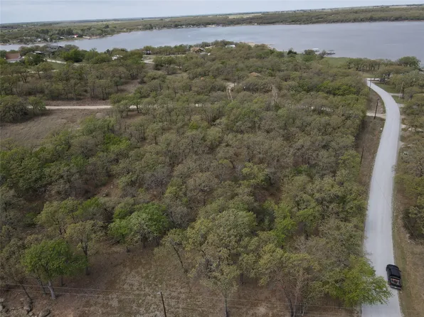 230 Cortez Dr, Nocona, TX 76255