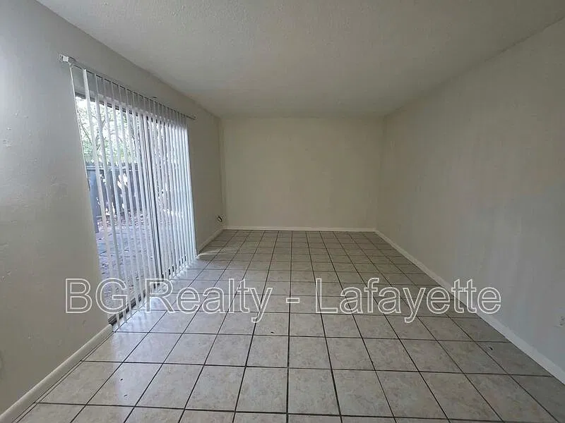 2 bed, 1.5 bath, 950 sqft, $975 — Photo 2