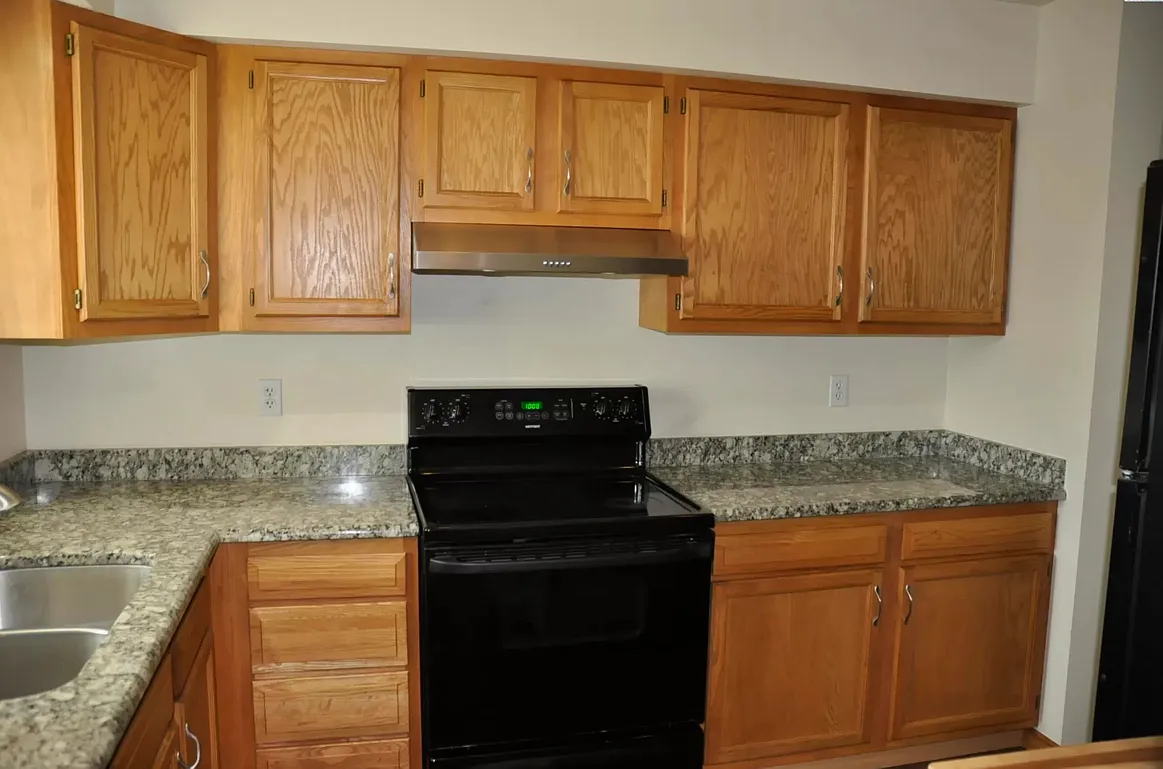 409 NW Terre View Dr — Photo 2