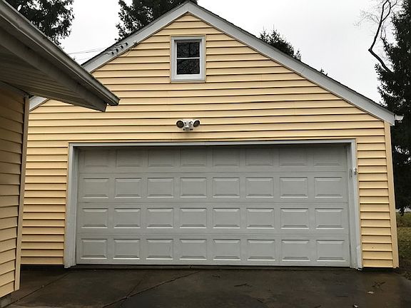 2nd image of 104 Forest Hills Dr