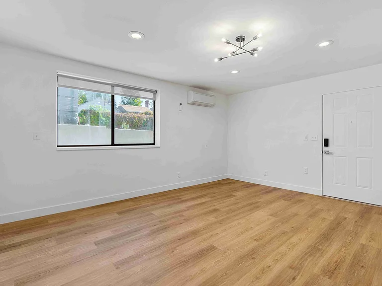 1016 E 900 S — Photo 16