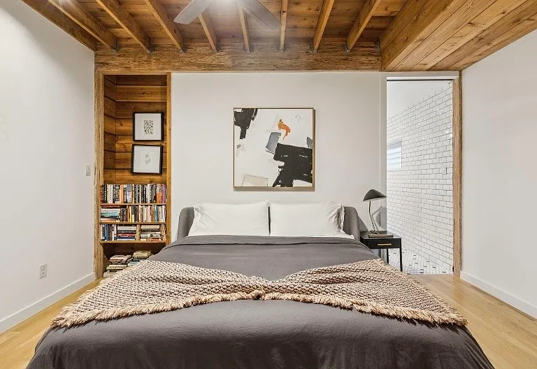 6024 Hudson St — Photo 3