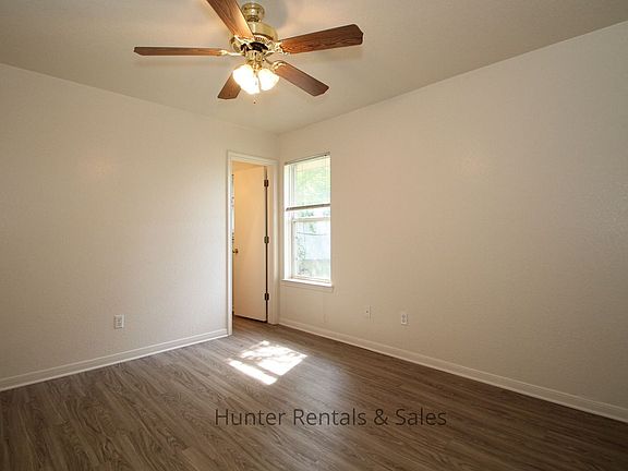 4th image of 923B Rosewood Dr